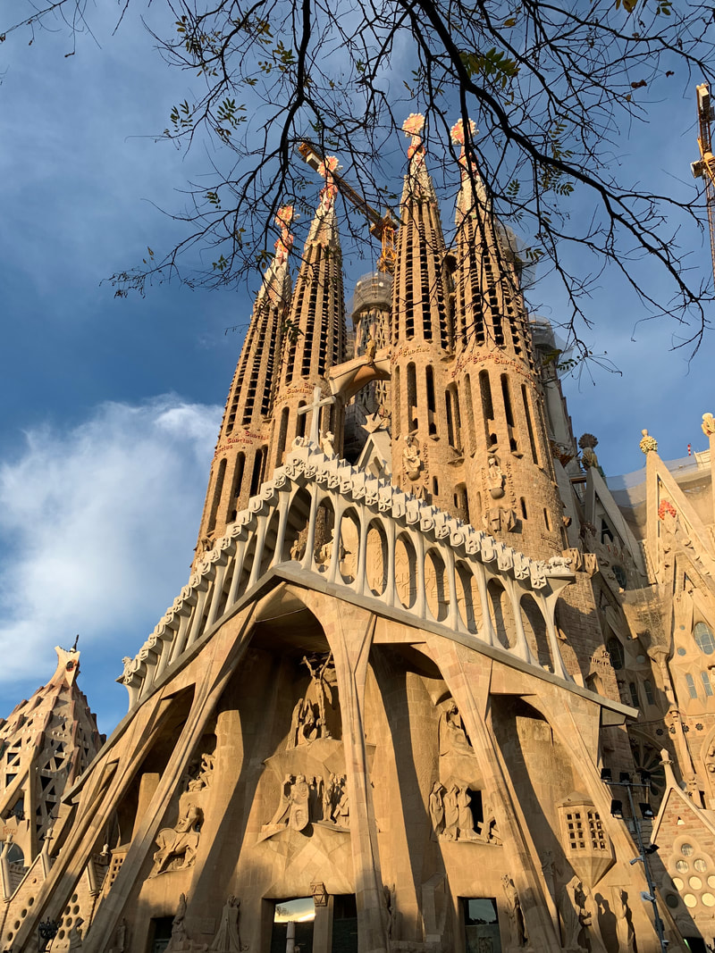 Sagrada Familia. Is Barcelona Cathedral the same as Sagrada Familia?