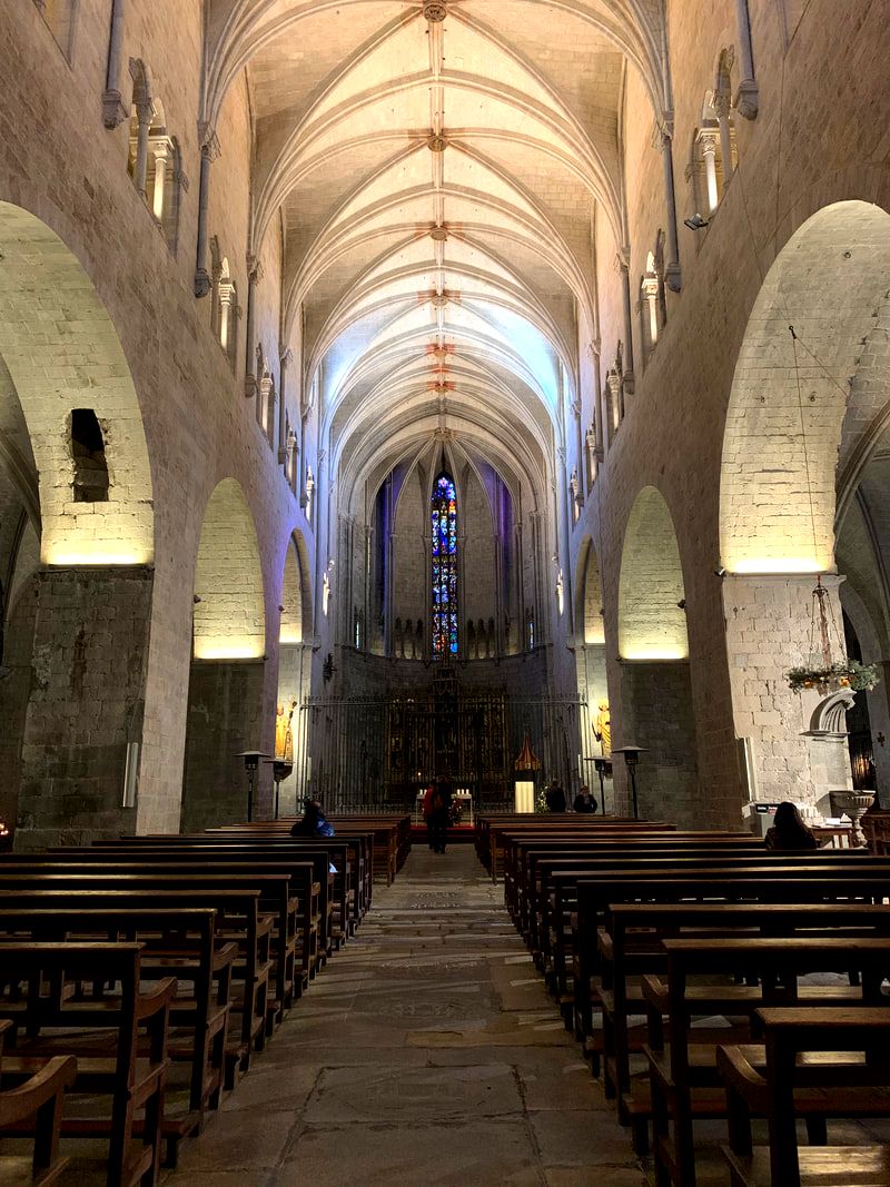Basílica de Sant Feliu interior. Girona Day Trip From Barcelona