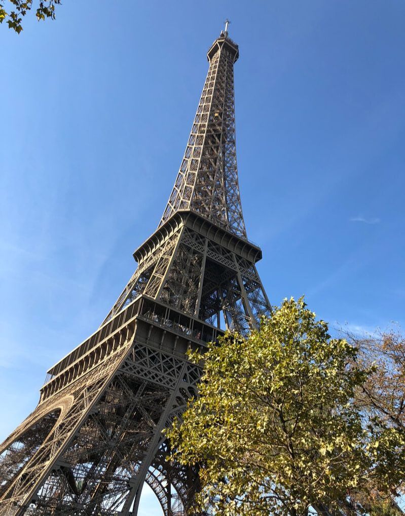 Avoiding scams at the Eiffel Tower