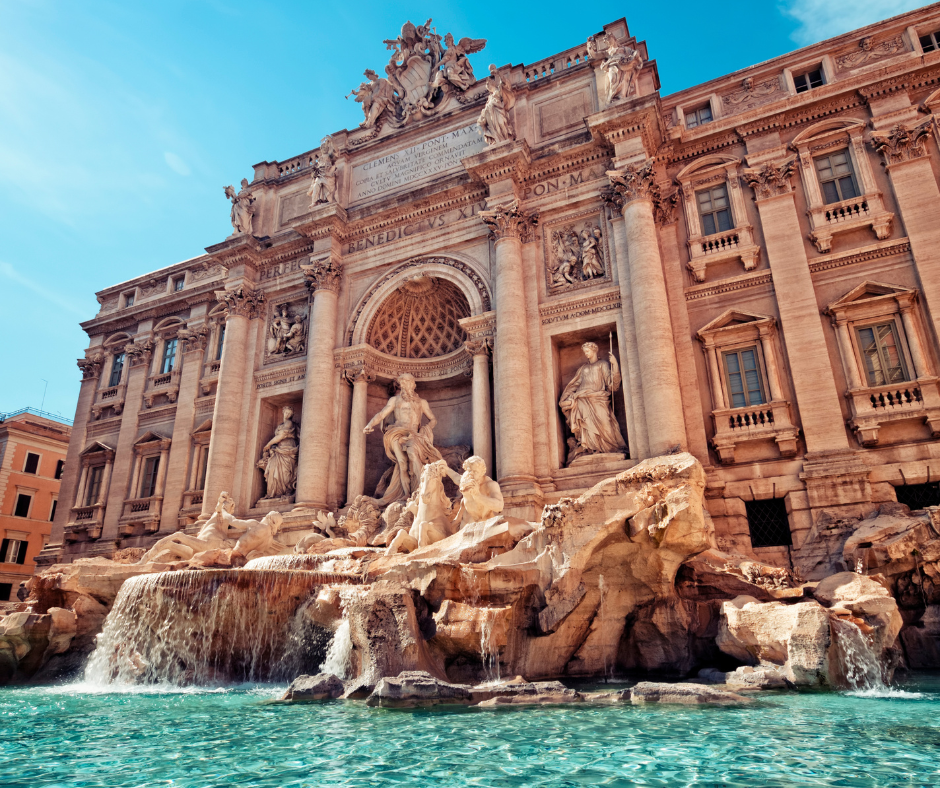 The Trevi Fountain, Rome. What to Wear in Italy in Summer.