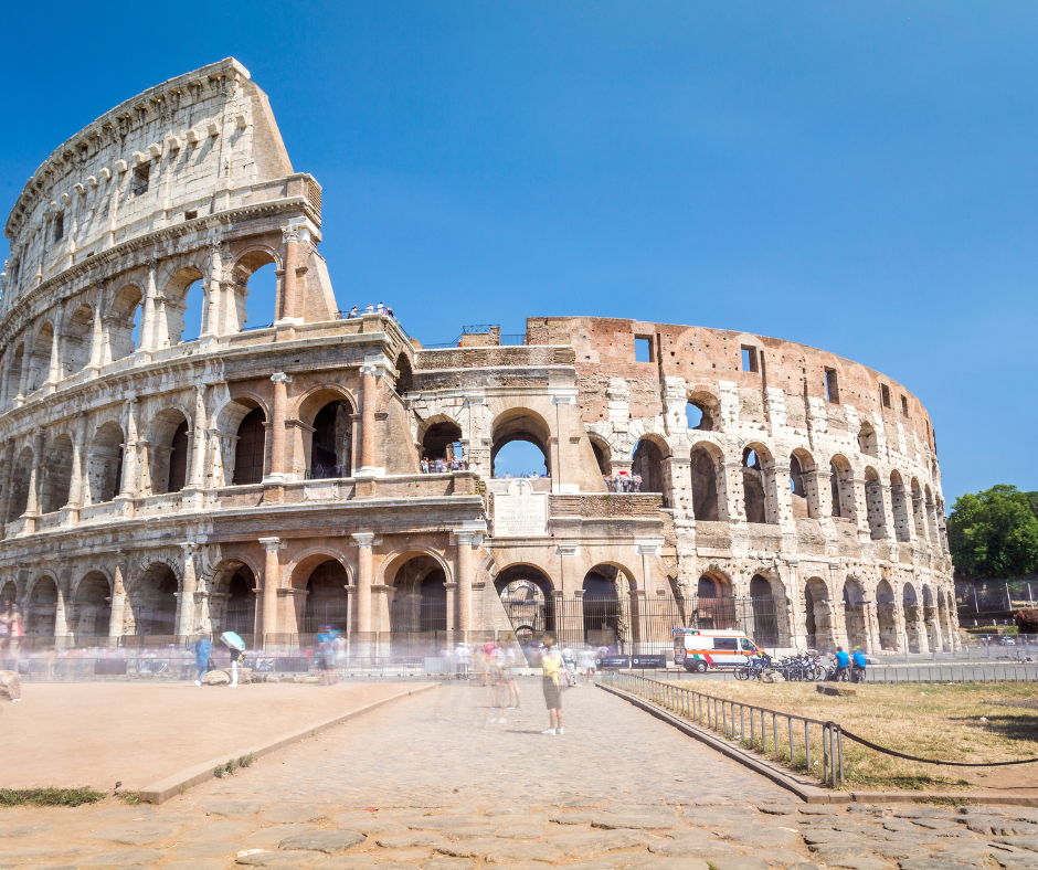 The Colosseum, Rome. What to Wear in Italy this Summer.