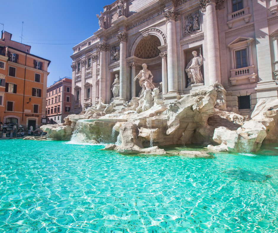 Trevi Fountain, Rome. What to Wear in Italy in Summer.